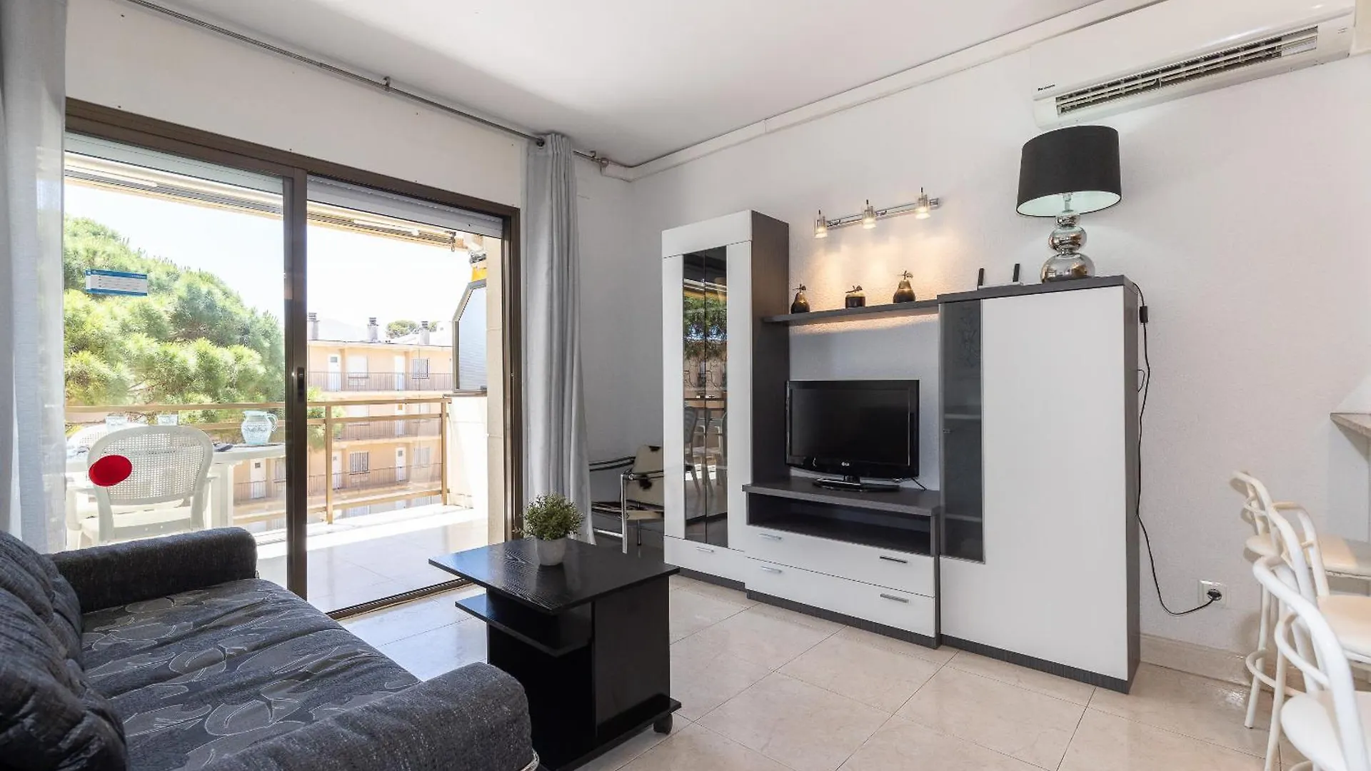 Uhc Txingudi Apartments Камбрильс