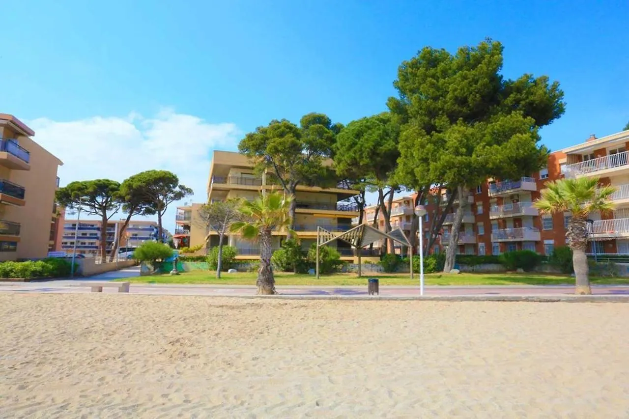 Uhc Txingudi Apartments Камбрильс Испания